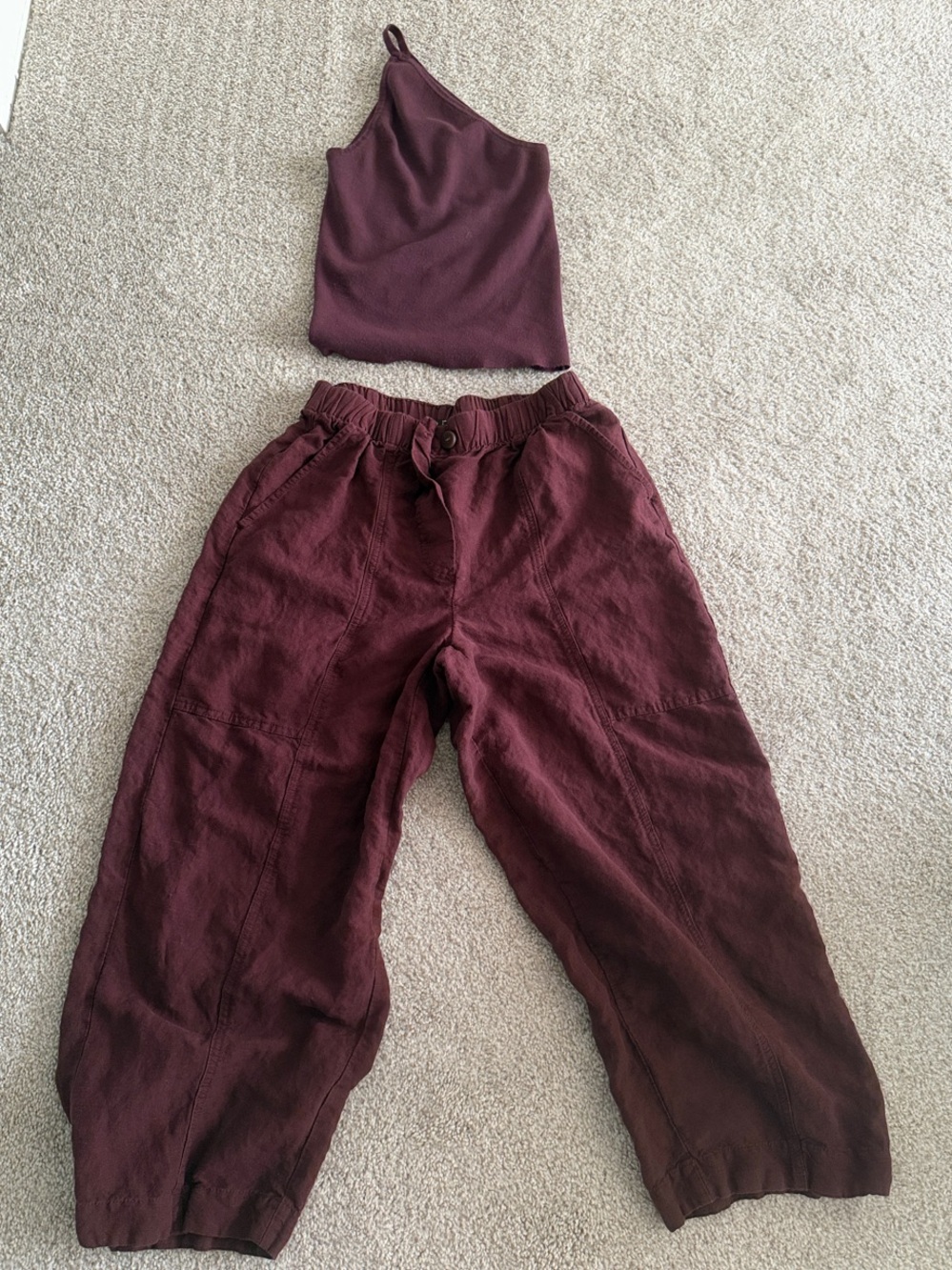 Relaxed Wide-Leg Linen-Blend Pants in Deep Wine